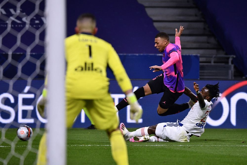  巴黎圣日耳曼违规接触青年球员，遭足协罚款  