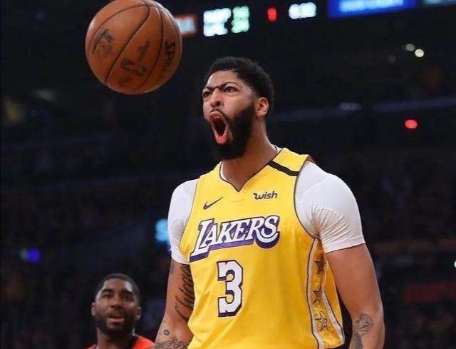  柏林联合定位球配合精妙，头槌破门打破僵局